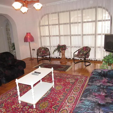Holiday home Kossuth Apartman *