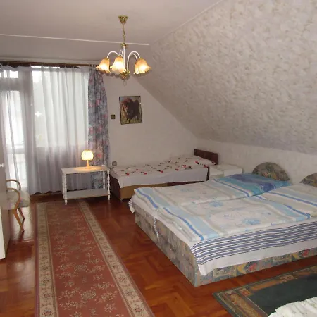 Kossuth Apartman Holiday home *